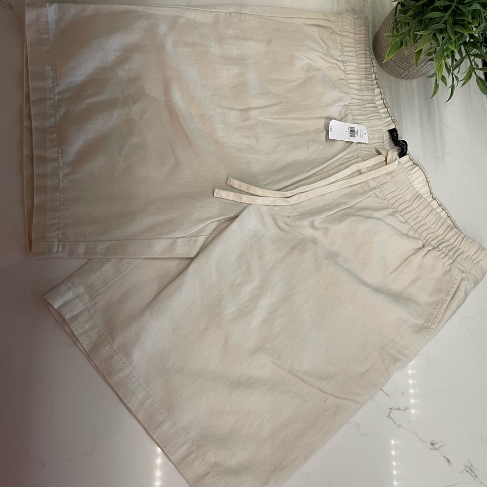 Mens L Banana Rupblic easy shorts.